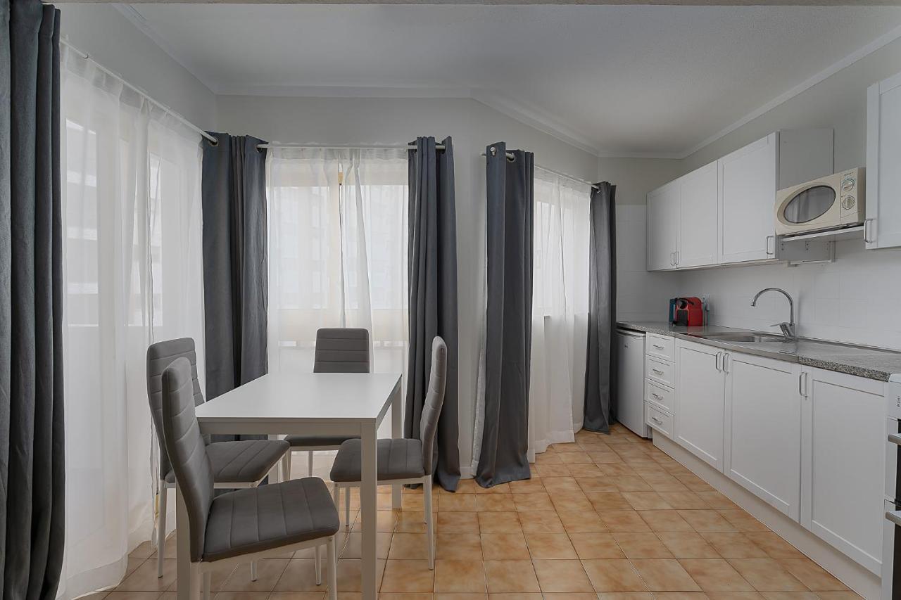 Sunny Flat W/ Balcony & Pool By Lovelystay Portimão Εξωτερικό φωτογραφία