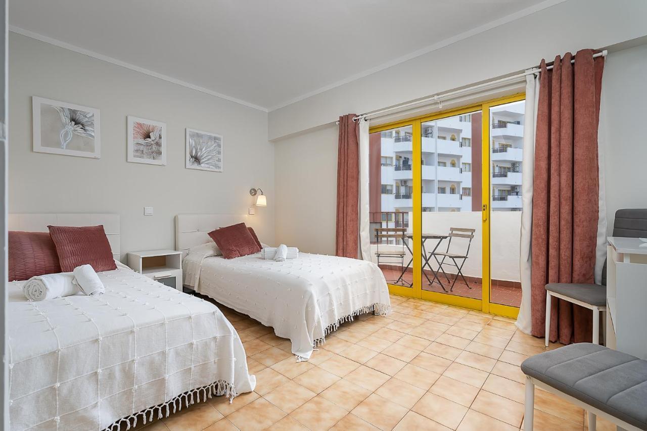 Sunny Flat W/ Balcony & Pool By Lovelystay Portimão Εξωτερικό φωτογραφία
