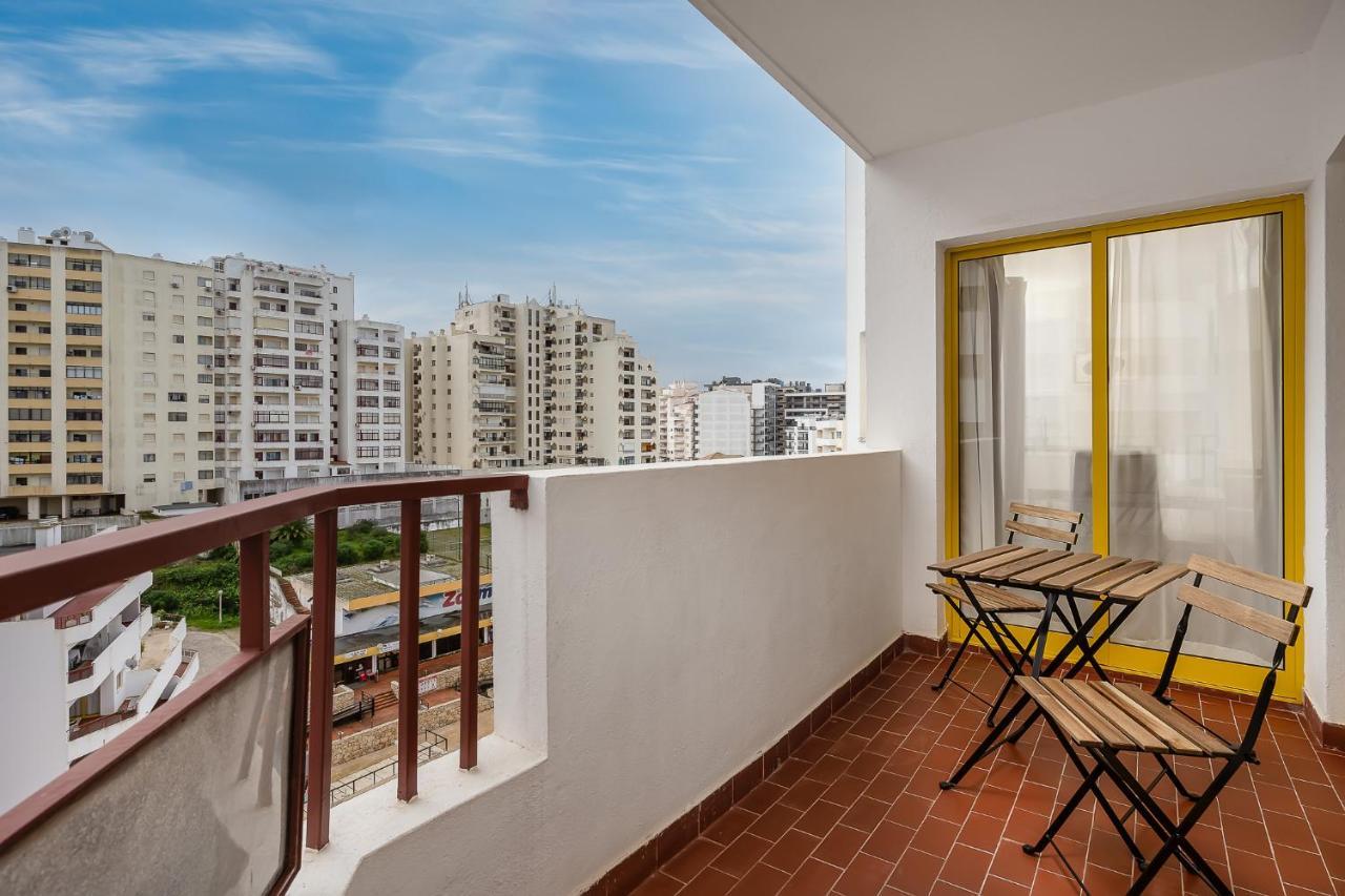 Sunny Flat W/ Balcony & Pool By Lovelystay Portimão Εξωτερικό φωτογραφία