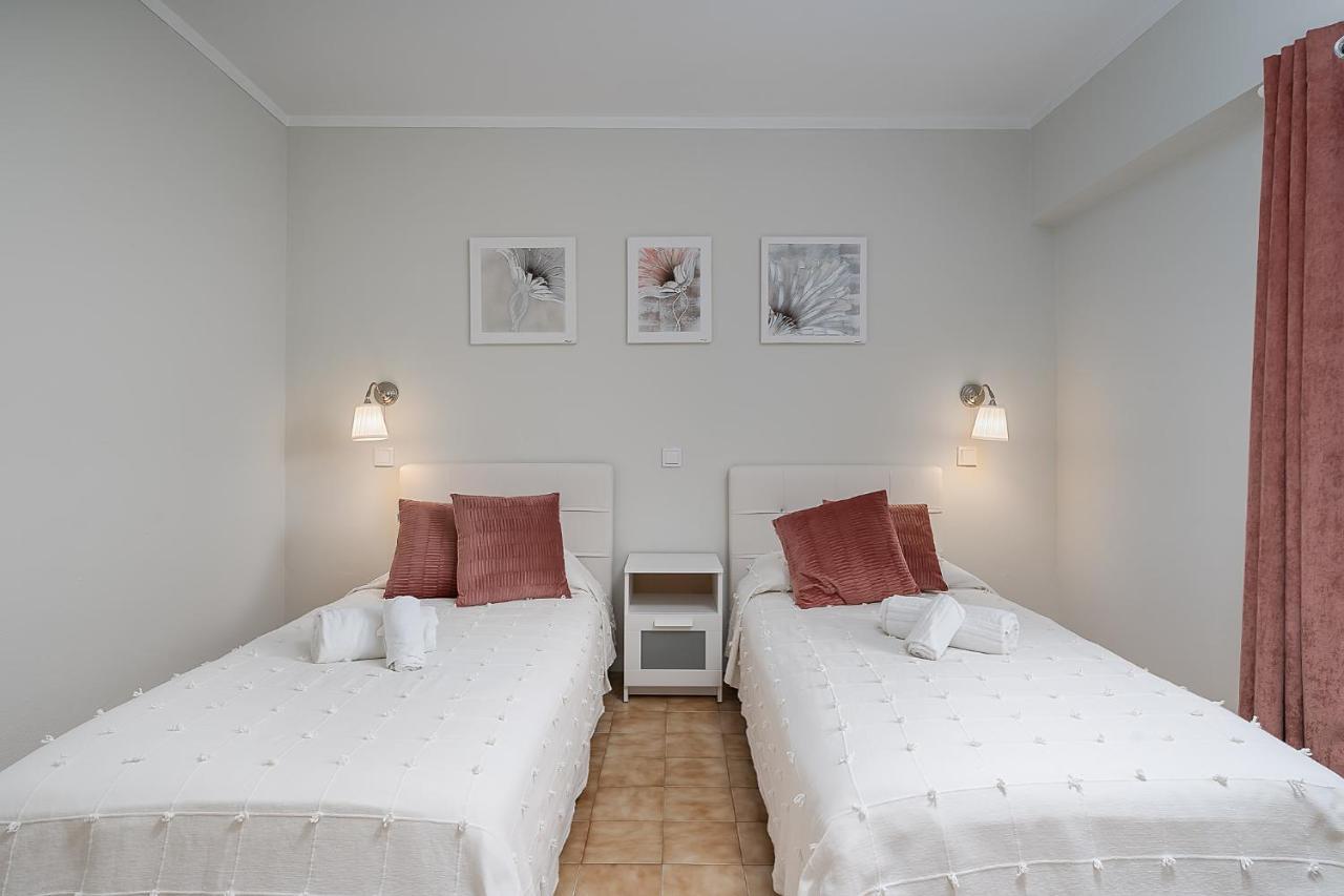 Sunny Flat W/ Balcony & Pool By Lovelystay Portimão Εξωτερικό φωτογραφία
