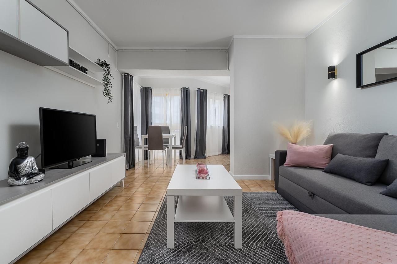 Sunny Flat W/ Balcony & Pool By Lovelystay Portimão Εξωτερικό φωτογραφία